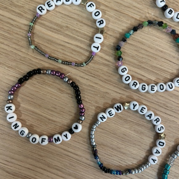 9 reputation bracelets - Picture 4 of 5